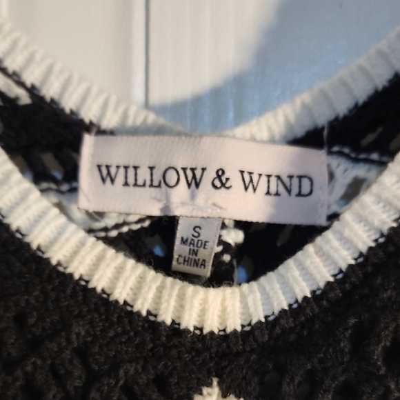 Black and White Chevron Knit Midi Dress - Picture 2 of 8